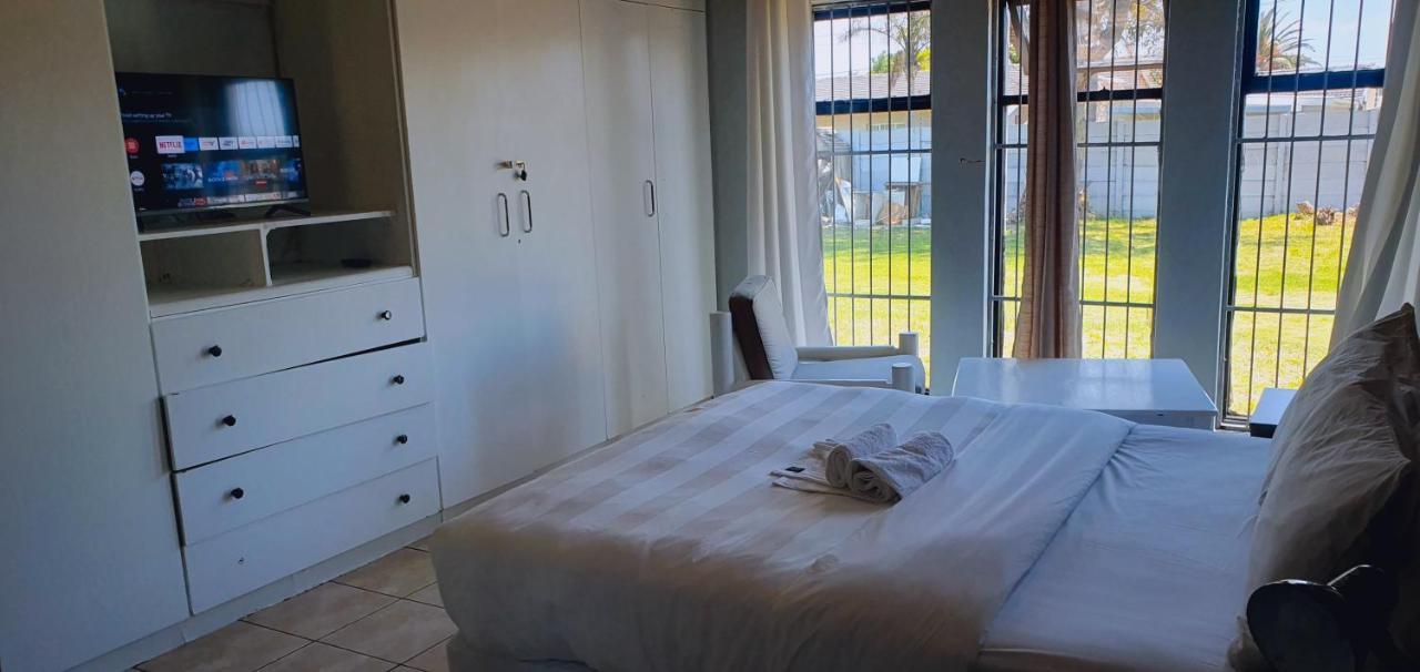Sweet Home39 Guest House Summerstrand Порт-Элизабет Экстерьер фото